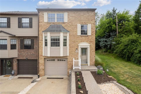 Townhouse For Sale - 5131 Daube Dr Dr<br/> Whitehall, PA 15236