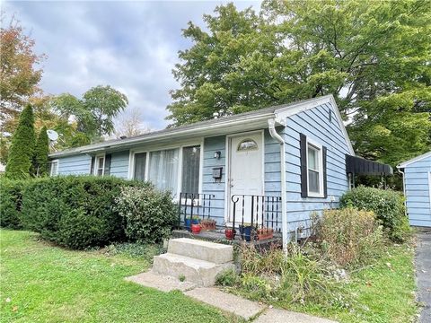 Photo of 454 Franklin St, Slippery Rock, PA 16057 (MLS # 1726902)