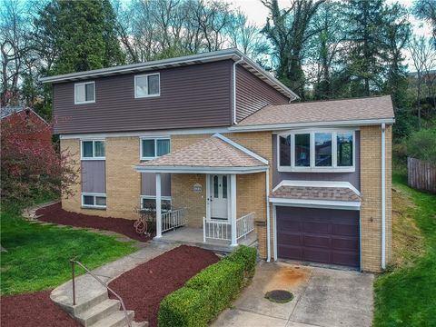 Photo of 424 Macbeth Dr, Penn Hills, PA 15235 (MLS # 1749372)