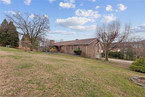 Photo of 104 Dellview Ct, Greensburg, PA 15601 (MLS # 1742668)