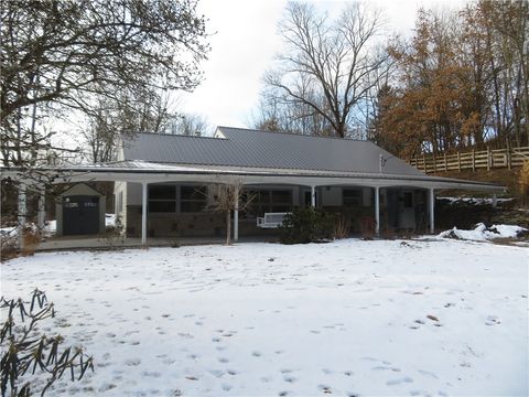 Photo of 280 Rockdale Rd, Butler, PA 16002 (MLS # 1739140)