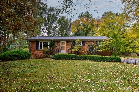 Photo of 207 Orchard Terrace Dr, New Wilmington, PA 16142 (MLS # 1727016)