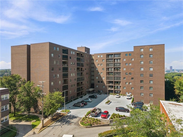 Photo 1 of 32 — 5600 Munhall Rd 601, Squirrel Hill, PA 15217