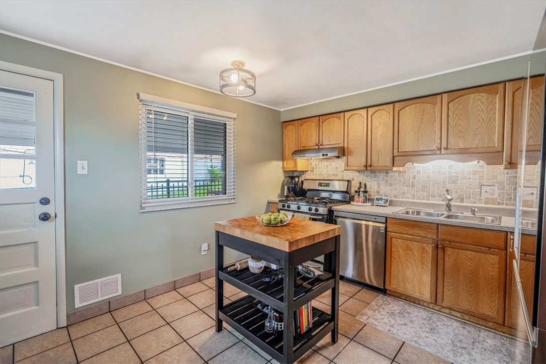 Ross Twp, Pennsylvania 15214, United States, 3 Bedrooms Bedrooms, ,2 BathroomsBathrooms,Residential,Active,176807