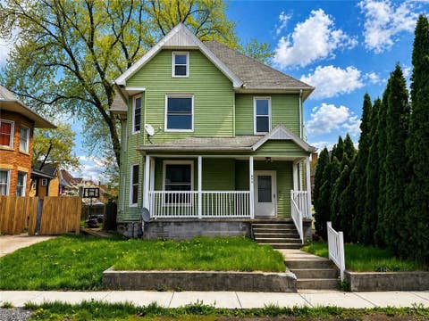 Photo of 604 Centennial St, New Castle, PA 16101 (MLS # 1762364)