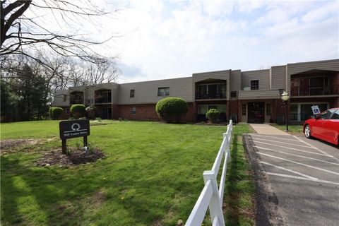 Photo of 595 Calais Dr #224, Pittsburgh, PA 15237 (MLS # 1747947)