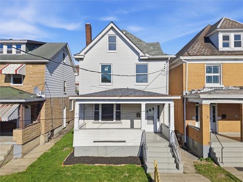 Photo of 1405 Maple St, Mckeesport, PA 15132 (MLS # 1749637)