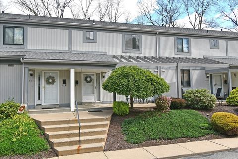 Photo of 1543 Pinehurst Dr, Pittsburgh, PA 15241 (MLS # 1750630)