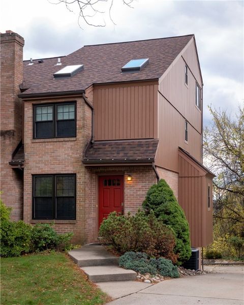 Photo of 19b Bethany Dr, Pittsburgh, PA 15215 (MLS # 1729087)