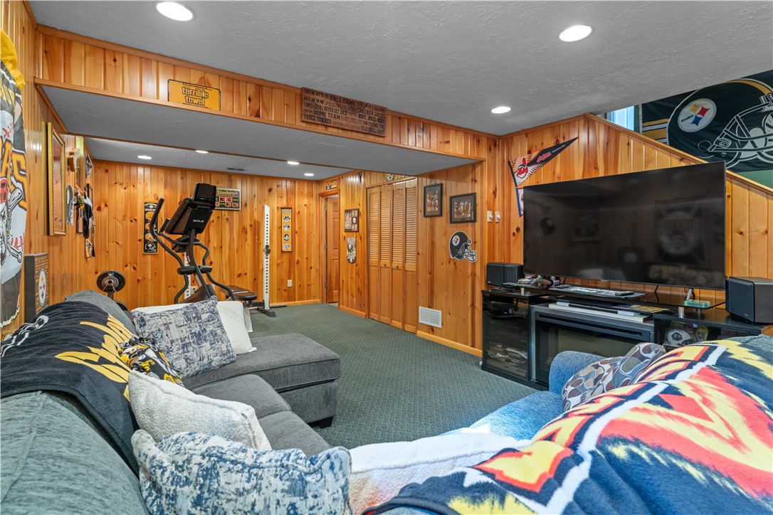 Jackson Twp, Pennsylvania 16037, United States, 4 Bedrooms Bedrooms, ,3 BathroomsBathrooms,Residential,Active,192563