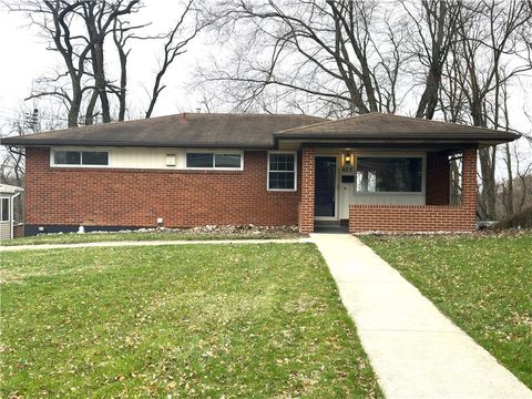 Photo of 425 Fieldstone Dr, Monroeville, PA 15146 (MLS # 1743615)