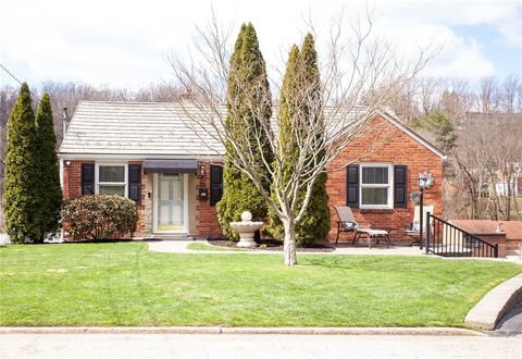 Photo of 25 Meadowbrook Ave, Greensburg, PA 15601 (MLS # 1746855)