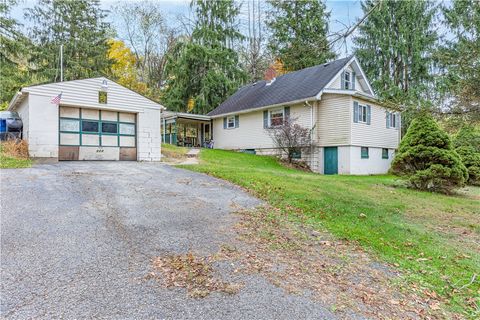 Photo of 520 Farneth Rd, New Kensington, PA 15068 (MLS # 1727319)