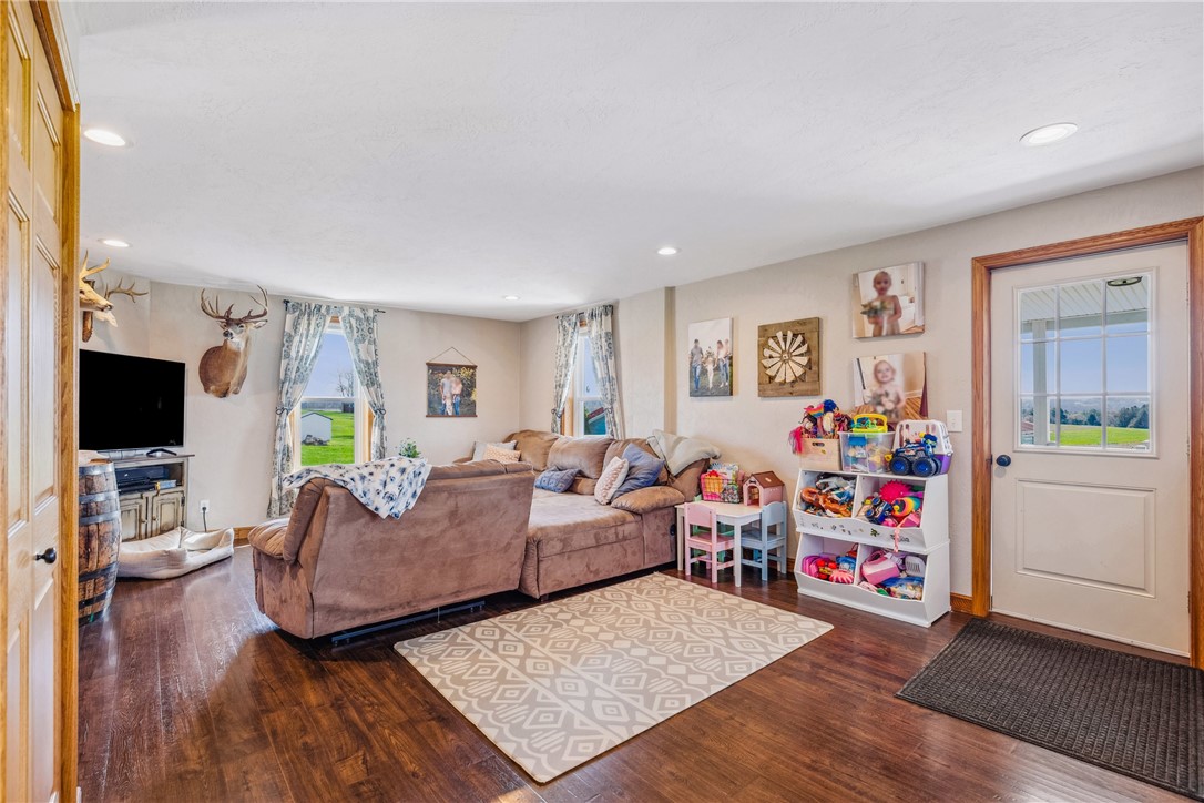 Milford Twp, Pennsylvania 15501, United States, 3 Bedrooms Bedrooms, ,2 BathroomsBathrooms,Residential,Contingent,115748