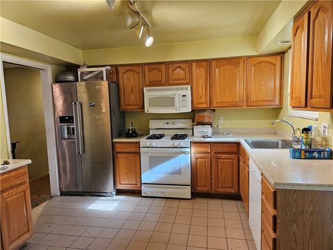 Photo of 221 Thornberry Dr, Pittsburgh, PA 15235 (MLS # 1742733)