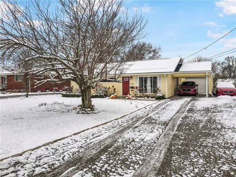 Photo of 308 Eisenhower Dr, Natrona Heights, PA 15065 (MLS # 1732818)