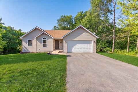 Photo of 110 Chrie Ln, Butler, PA 16001 (MLS # 1760919)