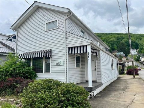 Photo of 951 Buffalo St, Franklin, PA 16323 (MLS # 1739191)