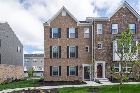 Photo of 225 Chital Ln, Cranberry Twp, PA 16066 (MLS # 1749324)