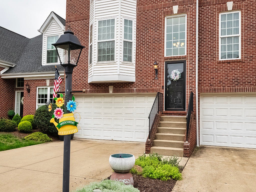575 E Vanderbilt Drive