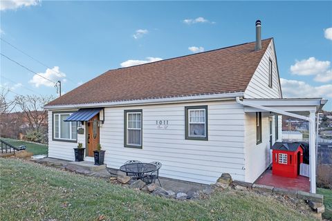 Photo of 1011 Mace St. St, Greensburg, PA 15601 (MLS # 1737873)