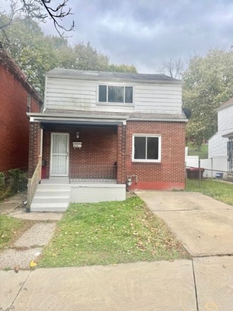 Photo of 350 Wylie Ave #1, Clairton, PA 15025 (MLS # 1729047)