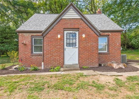 Photo of 215 Brookside Blvd, Pittsburgh, PA 15241 (MLS # 1736228)