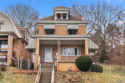 Photo of 2218 Starkamp St, Pittsburgh, PA 15226 (MLS # 1742339)
