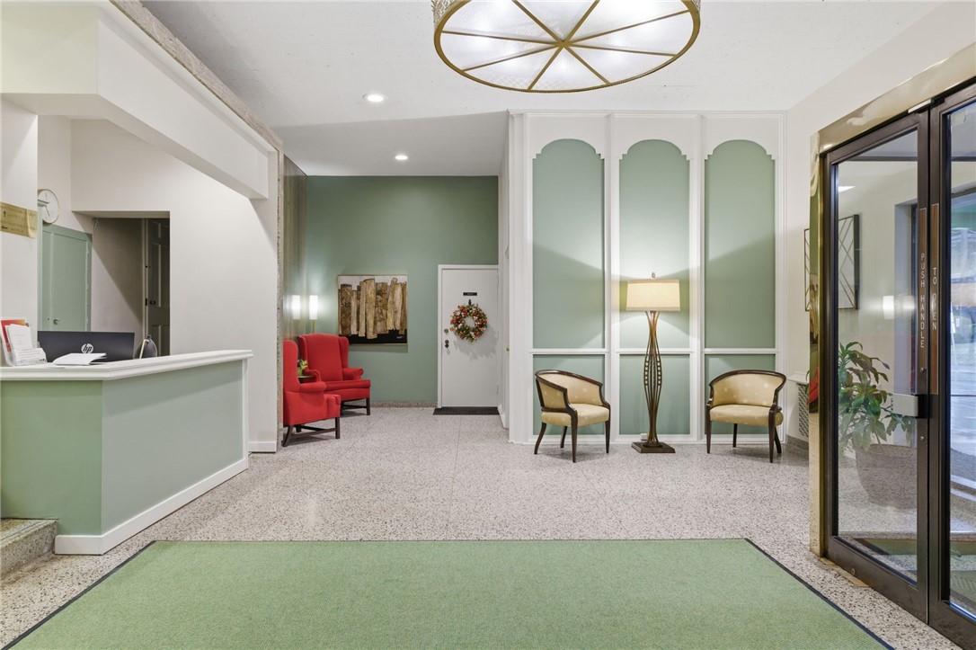 144 N Dithridge St 704