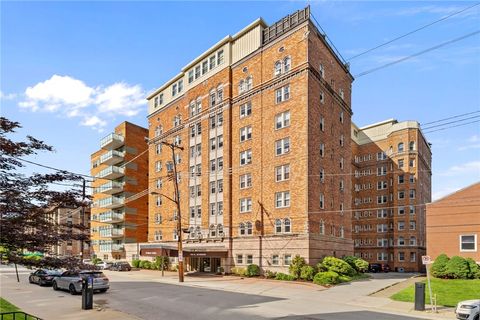 Photo of 144 N Dithridge St #704, Pittsburgh, PA 15213 (MLS # 1742498)