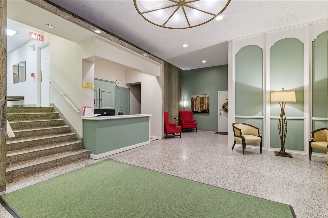 144 N Dithridge St 704