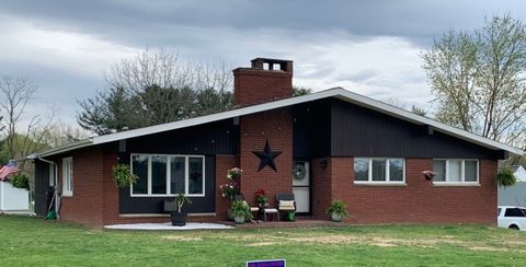 Photo of 1576 E Laurel Cir, Mount Pleasant, PA 15666 (MLS # 1744718)