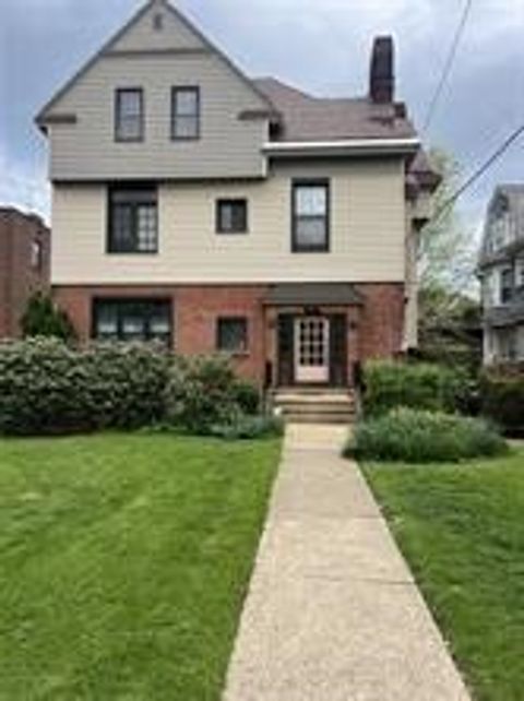 Photo of 5917 Walnut St #8, Pittsburgh, PA 15232 (MLS # 1724199)