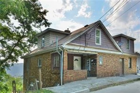 Photo of 1699 N Walnut St #1, Ambridge, PA 15003 (MLS # 1732406)