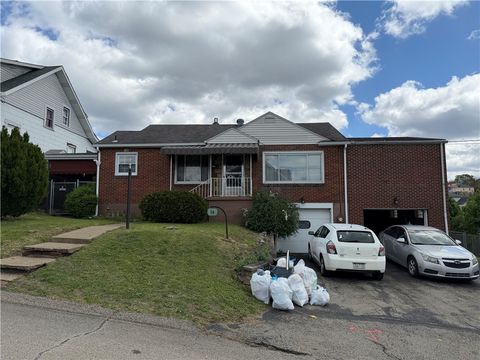 Photo of 14 Hogsett St, Uniontown, PA 15401 (MLS # 1749532)