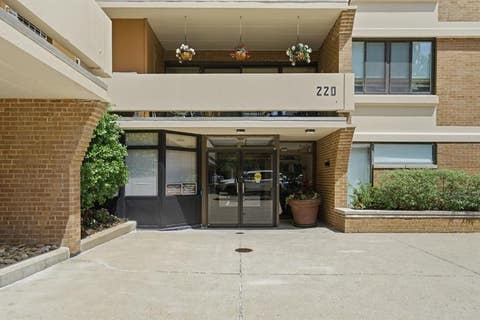 Photo of 220 N Dithridge St #603, Pittsburgh, PA 15201 (MLS # 1758422)