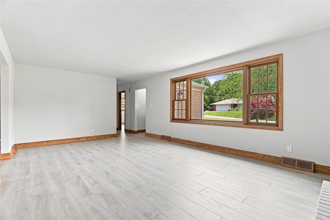 34 Lilac Dr