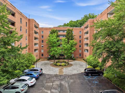Photo for 302 Fox Chapel Road 606