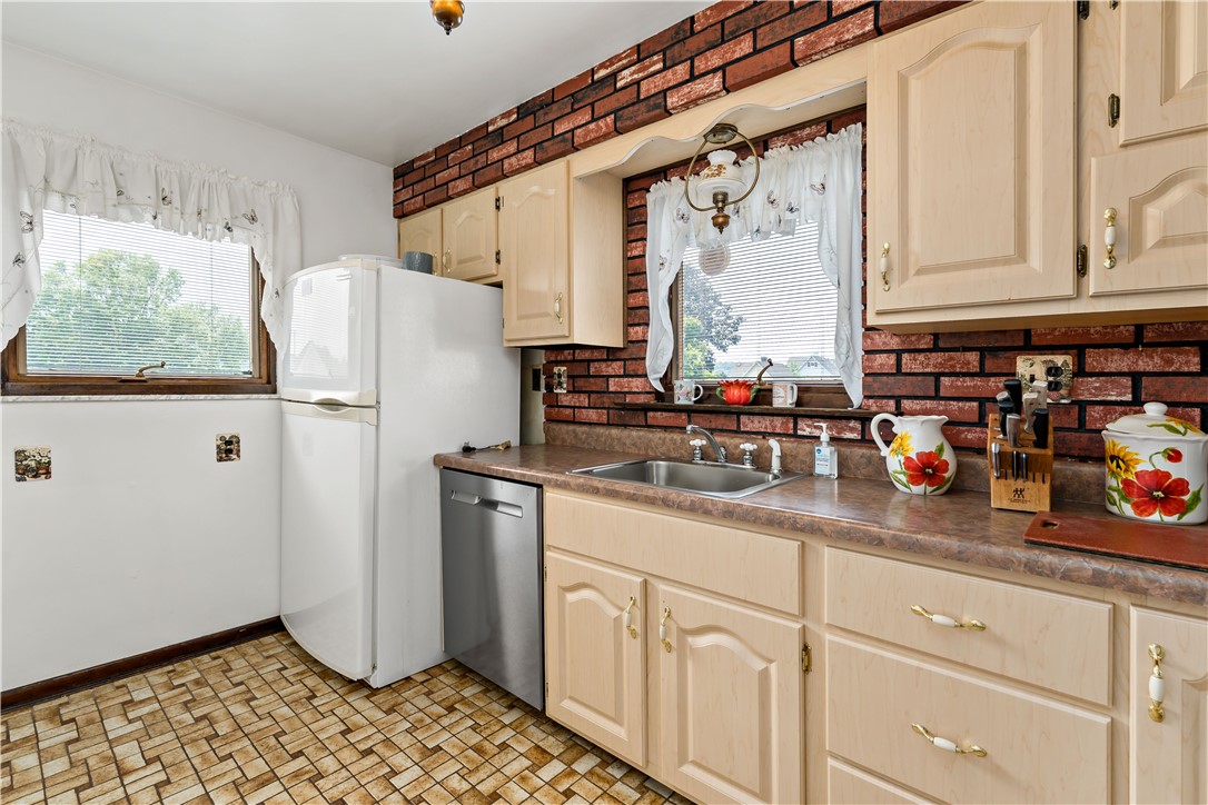 Monroeville, Pennsylvania 15146, United States, 2 Bedrooms Bedrooms, ,2 BathroomsBathrooms,Residential,Contingent,149413