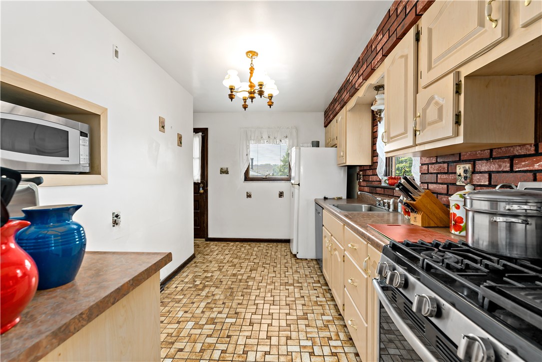 Monroeville, Pennsylvania 15146, United States, 2 Bedrooms Bedrooms, ,2 BathroomsBathrooms,Residential,Contingent,149413