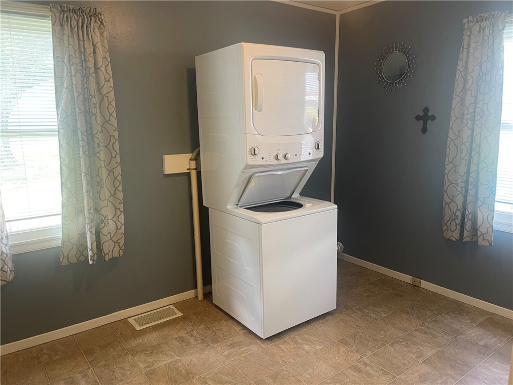 Sharon, Pennsylvania 16146, United States, 2 Bedrooms Bedrooms, ,1 BathroomBathrooms,Residential,Active,178606