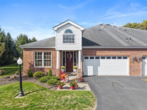 Photo of 4804 Senate Ct, Valencia, PA 16059 (MLS # 1725568)