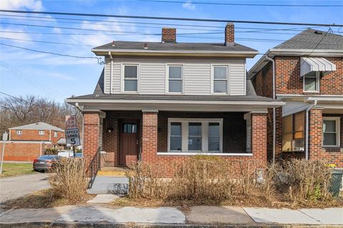 Photo of 106 Shingiss St, Mc Kees Rocks, PA 15136 (MLS # 1738155)