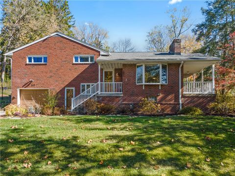 Photo of 543 Circle Dr, Canonsburg, PA 15317 (MLS # 1727706)
