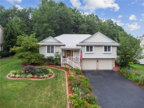 Photo of 1074 Redoak Dr, Harrison City, PA 15636 (MLS # 1764304)