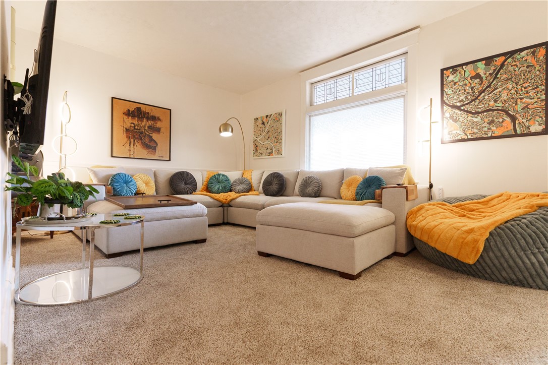 Mt Washington, Pennsylvania 15211, United States, 2 Bedrooms Bedrooms, ,1 BathroomBathrooms,Residential,Active,230712