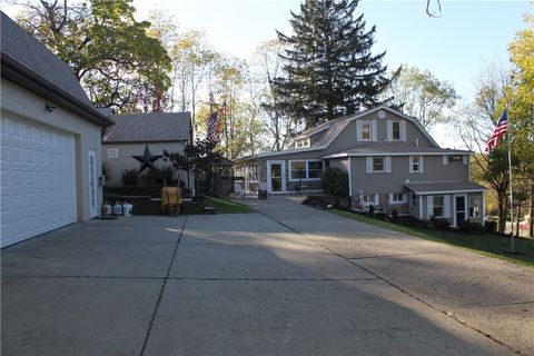 Photo of 5551 Claytonia Dr, Bethel Park, PA 15102 (MLS # 1727331)