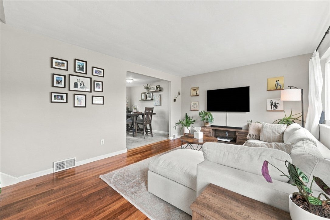 942 Lindsay Rd