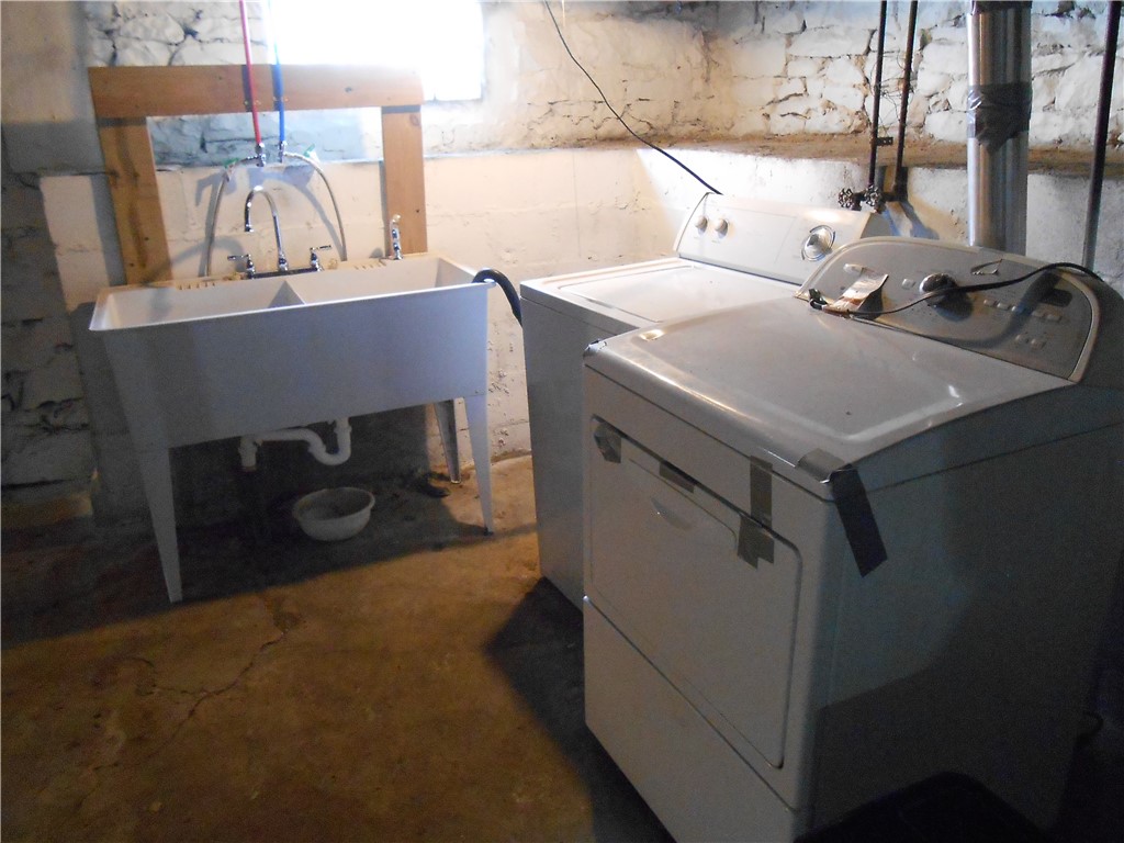 Perryopolis, Pennsylvania 15473, United States, 3 Bedrooms Bedrooms, ,2 BathroomsBathrooms,Residential,Active,212016