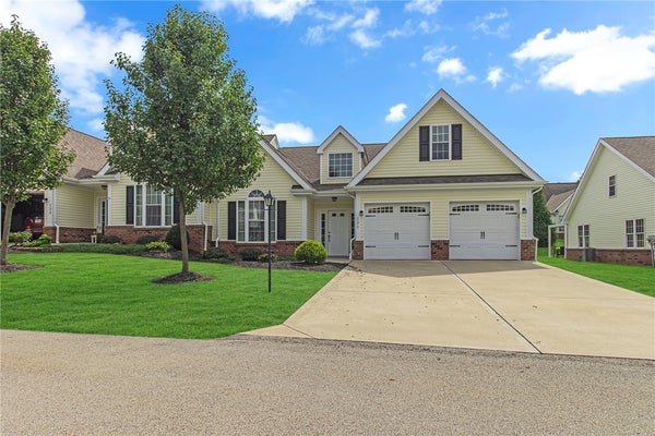 121 SPRING BLOSSOM CIR, BEAVER FALLS, PA 15010 - Image d4f37ea5216e1db7cab7f26612fbe9f9/3559554228